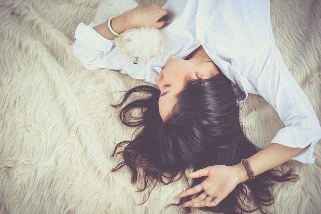 Kamillete og dens positive virkninger på søvnkvalitet: Sådan får du en bedre nattesøvn